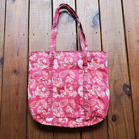 New Arrow Trading soft red paisley quilted large zip tote bag - Picture 2 of 6